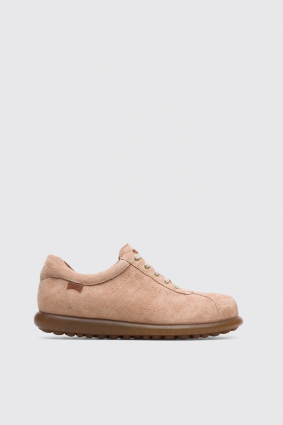 Camper Pelotas - Zapato beige icónico para mujer.
