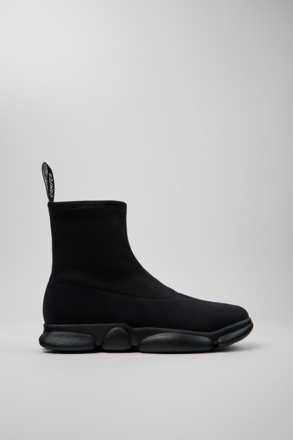 Camper Karst - Bota negra de media caña para hombre de TENCEL Lyocell y PET reciclado.