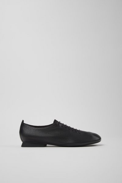 Camper Casi Myra - Zapato de piel negro para mujer.