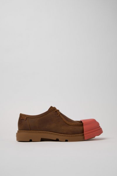Camper Junction - Zapato marrón para hombre fabricado en piel regenerativa.