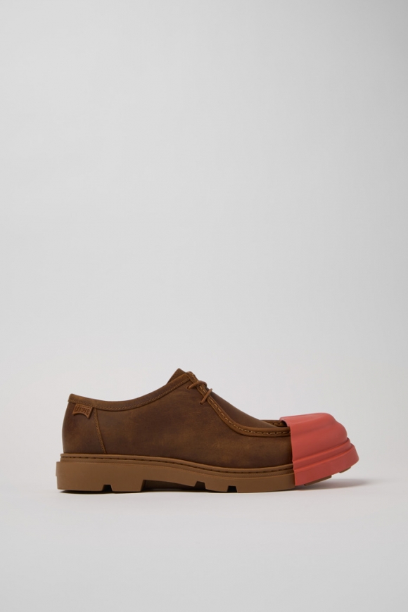 Camper Junction - Zapato marrón para hombre fabricado en piel regenerativa.
