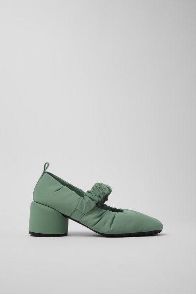 Camper Niki - Zapatos verdes para mujer de PET reciclado.