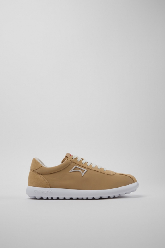 Camper Pelotas XLite - Zapatillas beige para mujer fabricadas con PET reciclado y piel nobuk.