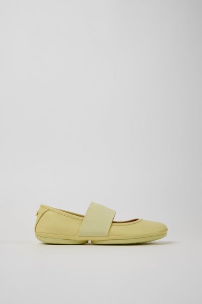 Camper Right - Bailarinas amarillas de piel para mujer.