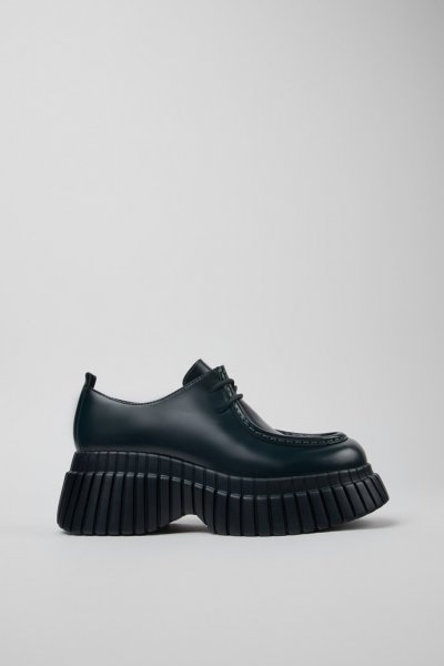 Camper BCN - Zapatos verdes de piel para mujer.