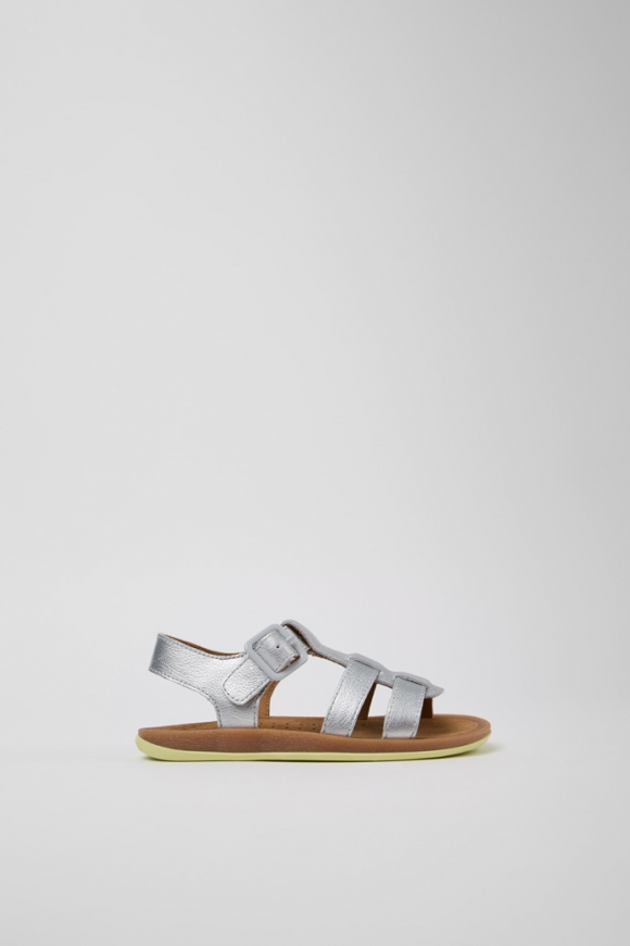 Camper Bicho - Sandalia plateada de piel para niño.