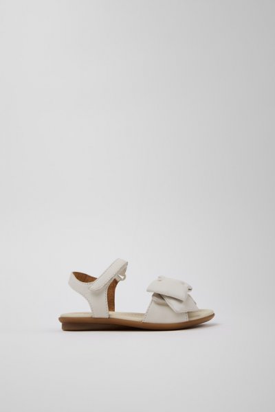 Camper Right - Sandalia infantil de piel blanca.