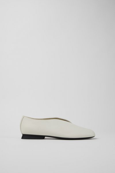 Camper Casi Myra - Zapato de piel blanca para mujer.