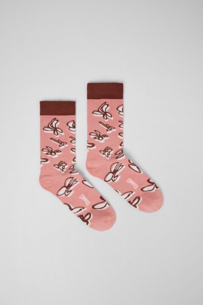 Camper Socks - Calcetines de algodón orgánico rosas y blancos con estampado rojo.