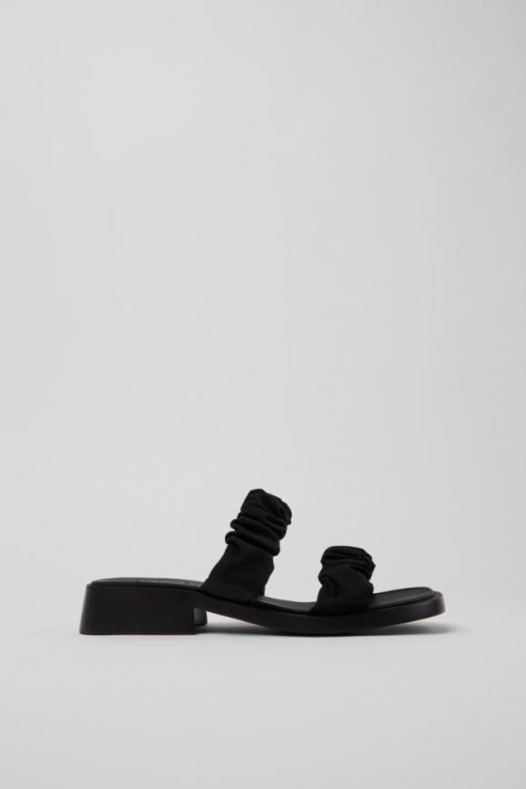 Camper Dana - Sandalias negras para mujer fabricadas con PET reciclado.