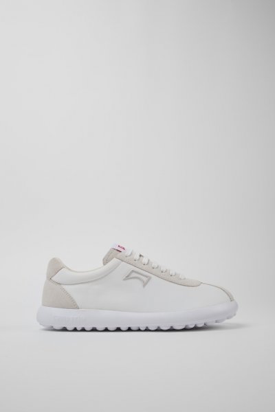 Camper Pelotas XLite - Zapatilla blanca para hombre de PET reciclado y nobuk.