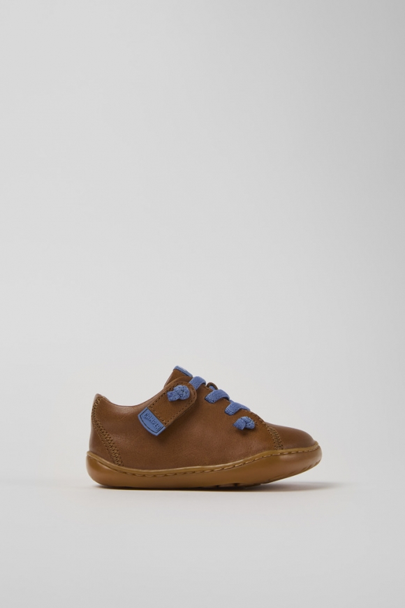 Camper Peu - Zapato infantil de piel marrón.