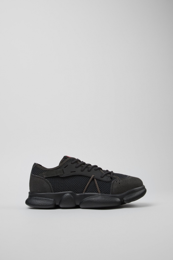 Camper Karst Sorona - Zapatilla textil gris y negra para mujer