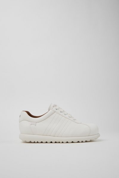 Camper Pelotas Festival Edition - Zapato blanco icónico para mujer.