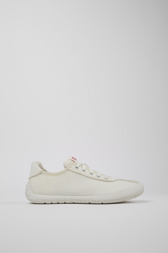 Camper Peu Path - Zapatilla blanca para mujer fabricada con PET reciclado.