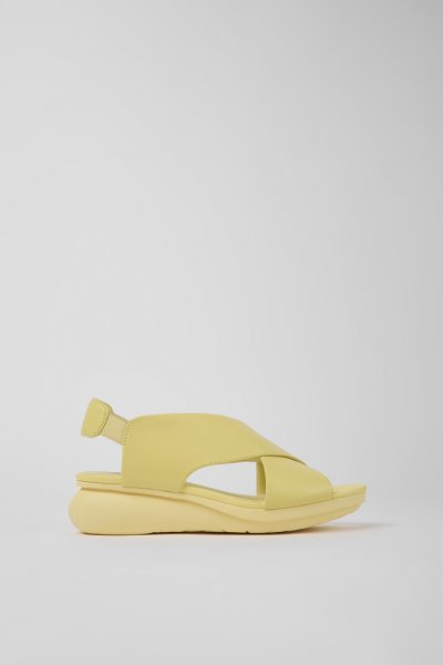Camper Balloon - Sandalias amarillas de piel para mujer.