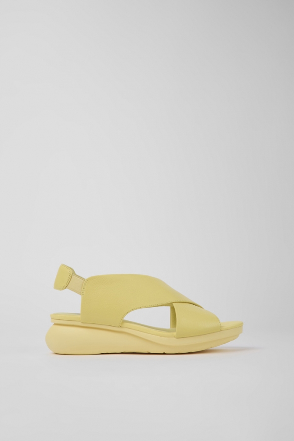 Camper Balloon - Sandalias amarillas de piel para mujer.
