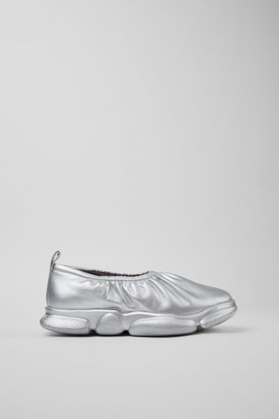 Camper Karst - Zapato de piel plateada para mujer.