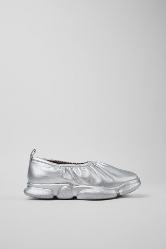 Camper Karst - Zapato de piel plateada para mujer.
