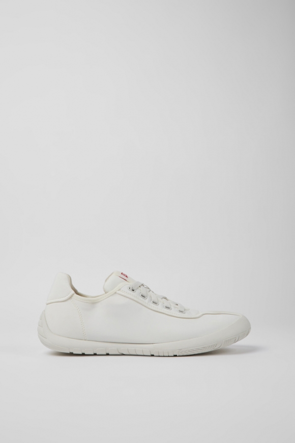 Camper Peu Path - Zapatillas blancas para hombre fabricadas con PET reciclado.