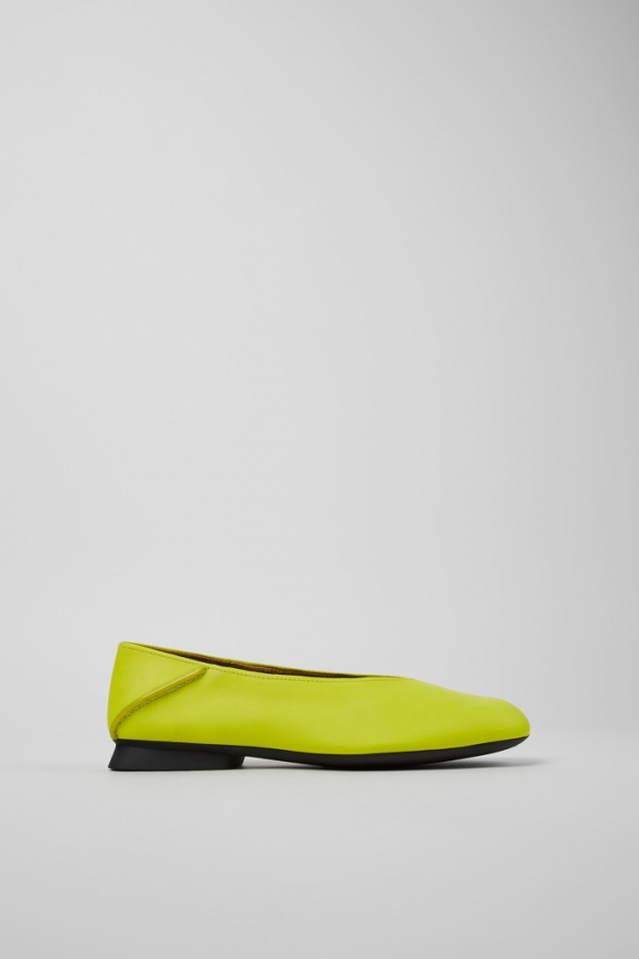 Camper Casi Myra - Bailarinas amarillas de piel para mujer.