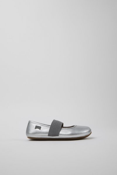 Camper Right - Bailarinas plateadas de piel para niños.