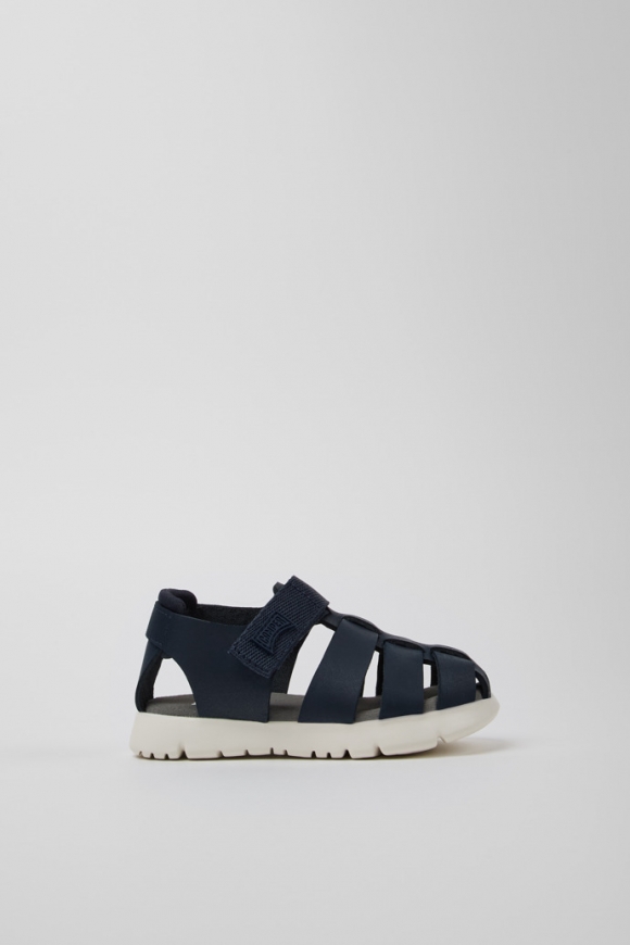 Camper Oruga - Sandalia infantil de piel azul con diseño cerrado.