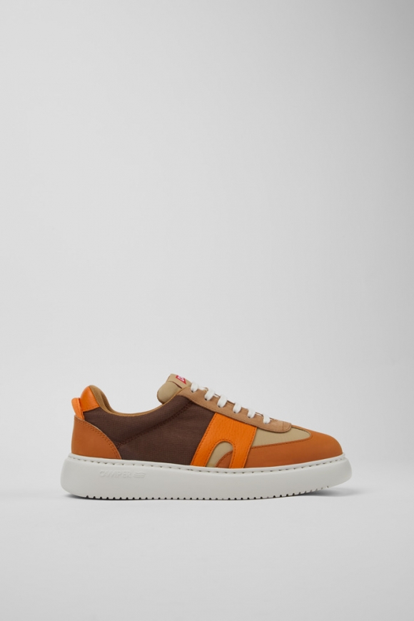 Camper Runner K21 Sorona - Zapatillas multicolor para mujer fabricadas con PET reciclado y piel nobuk.