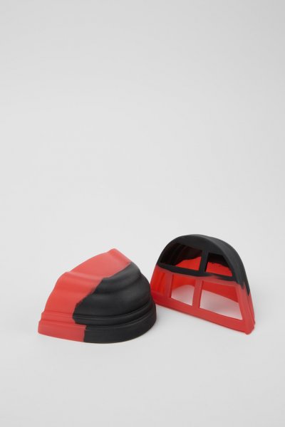 Camper Junction Toe Caps - Punteras de goma negras y rojas