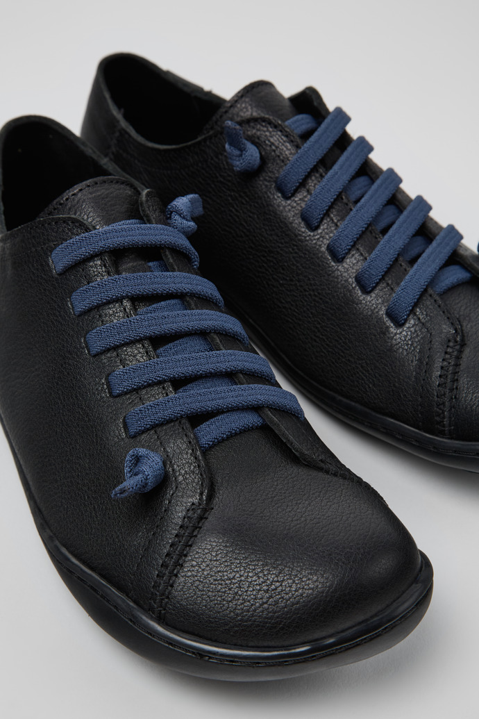 Camper Peu - Zapatos negros de piel para mujer.