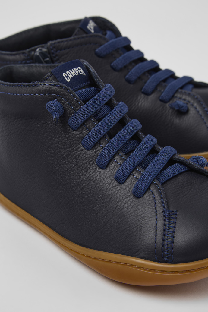 Camper Peu - Botines de piel azul para niños.