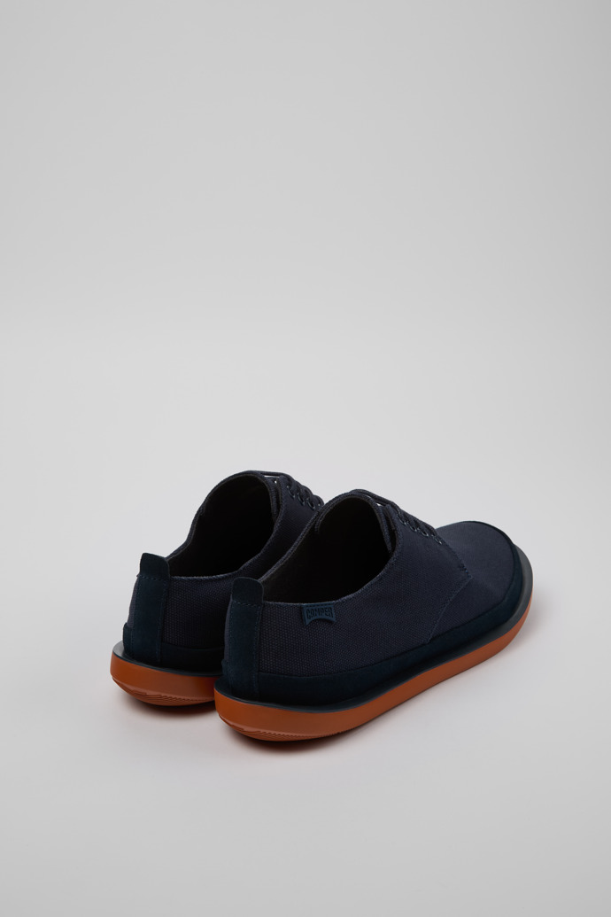 Camper Wagon - Zapatos azules para hombre fabricados con algodón reciclado y piel nobuk.