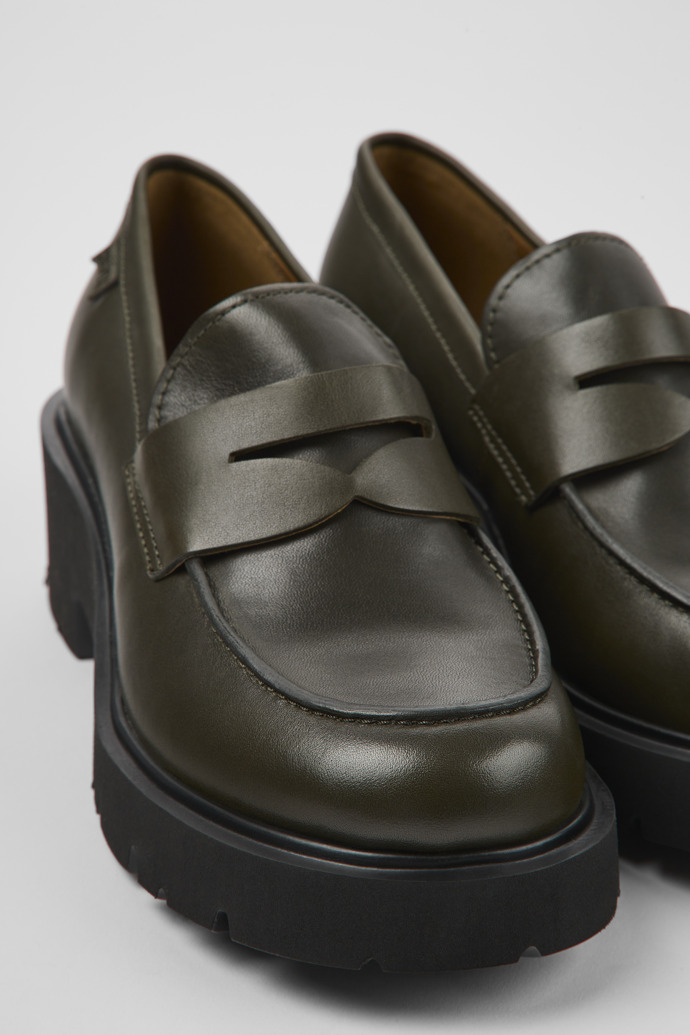 Camper Milah - Mocasín verde de piel para mujer