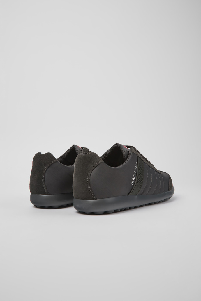 Camper Pelotas XLite - Zapatos grises para hombre de tela y nobuk.