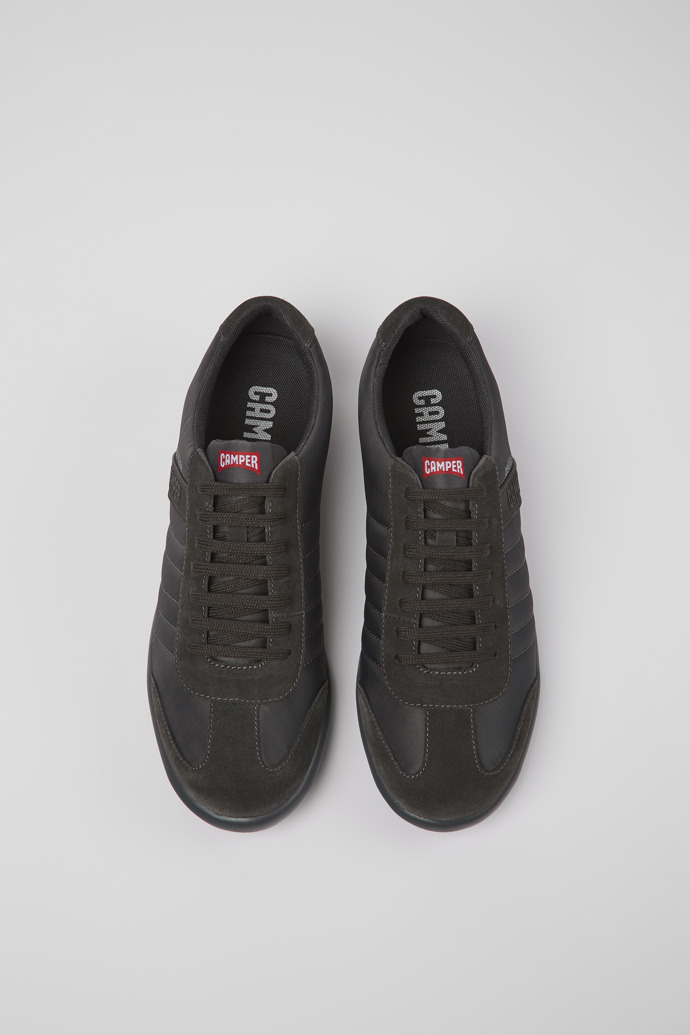 Camper Pelotas XLite - Zapatos grises para hombre de tela y nobuk.