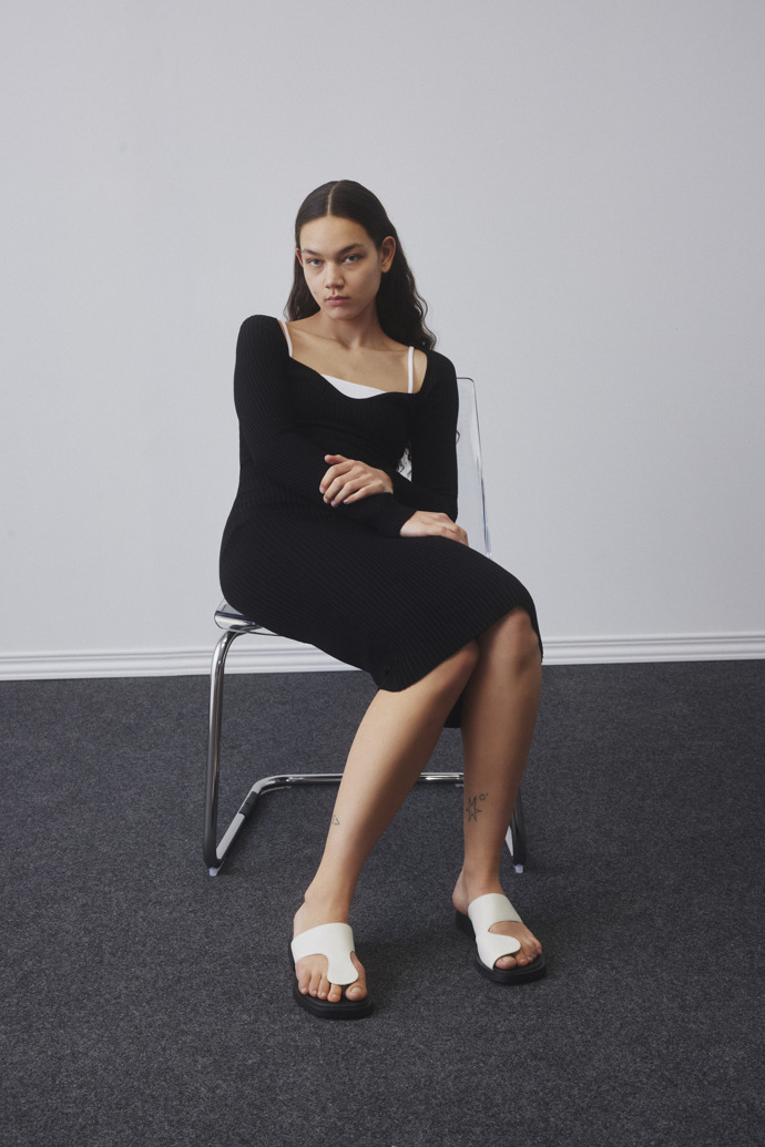 Camper Twins - Sandalias blancas de piel para mujer.