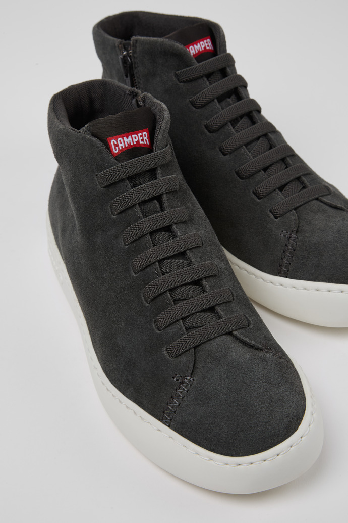 Camper Peu Touring - Botines grises para mujer de piel nobuk.