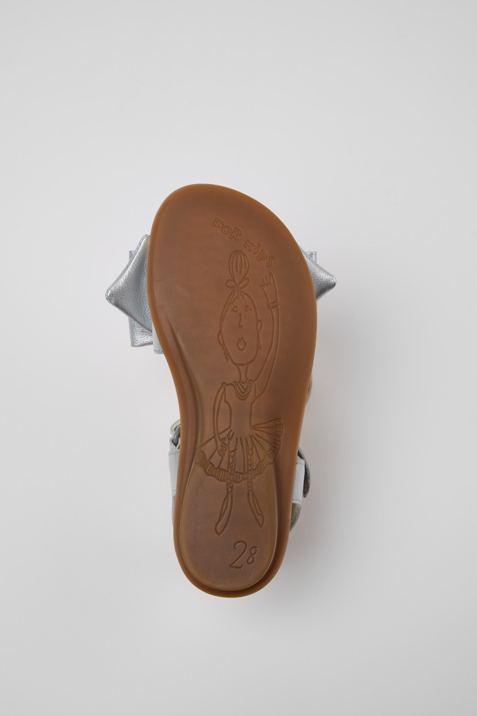 Camper Right - Sandalias plateadas de piel para niños.