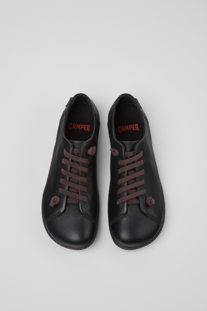Camper Peu - Zapato negro de piel para mujer.