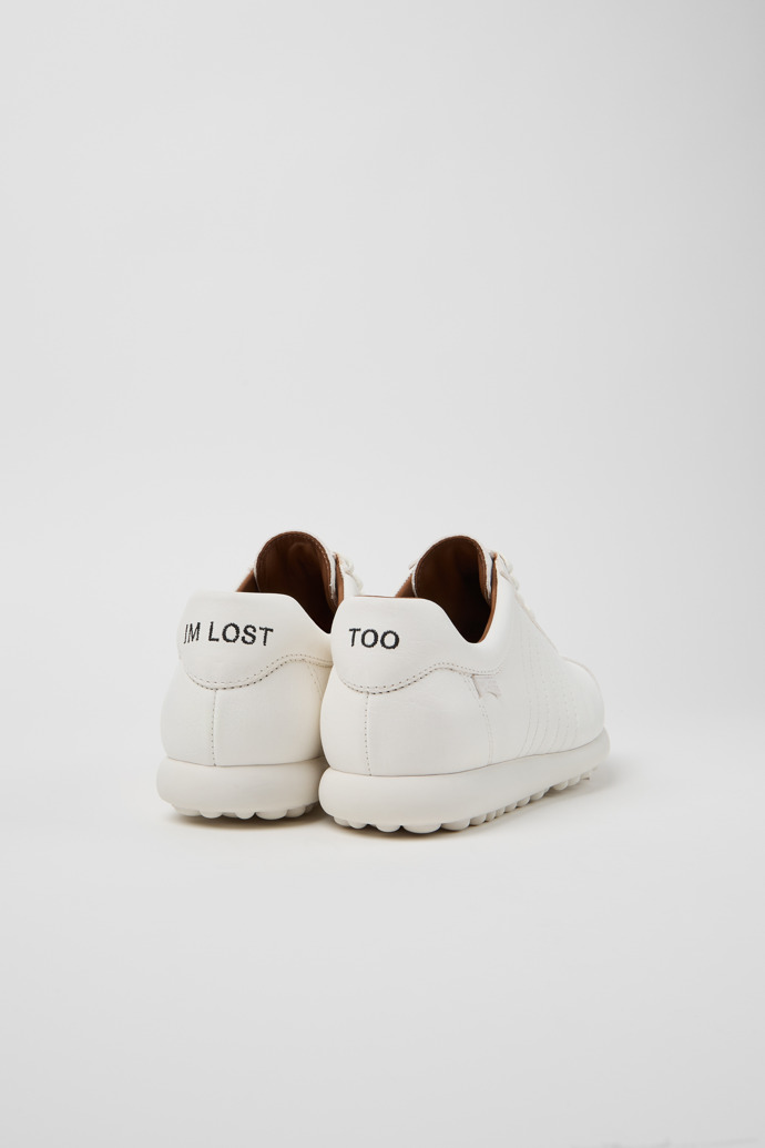 Camper Pelotas Festival Edition - Zapato blanco icónico para mujer.