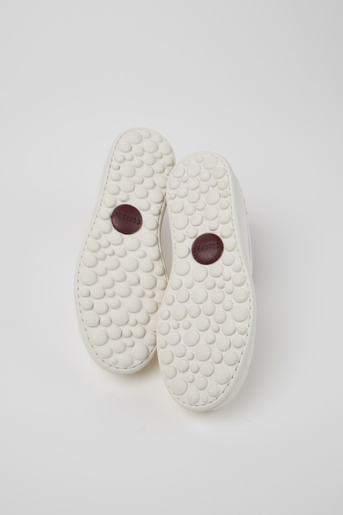 Camper Pelotas Festival Edition - Zapato blanco icónico para mujer.