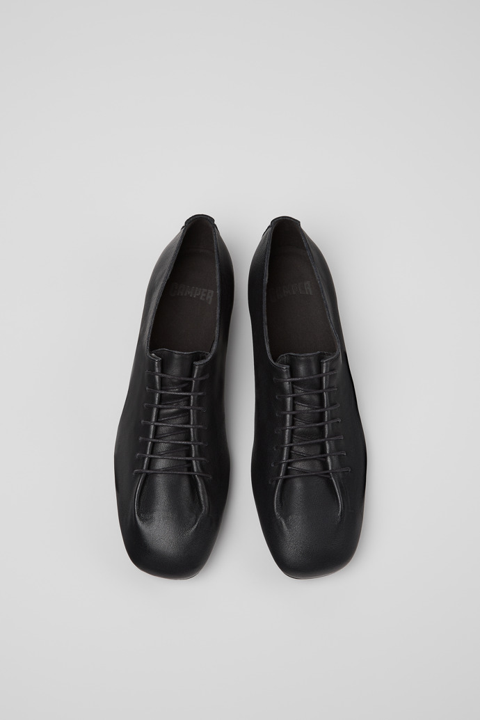 Camper Casi Myra - Zapato de piel negro para mujer.