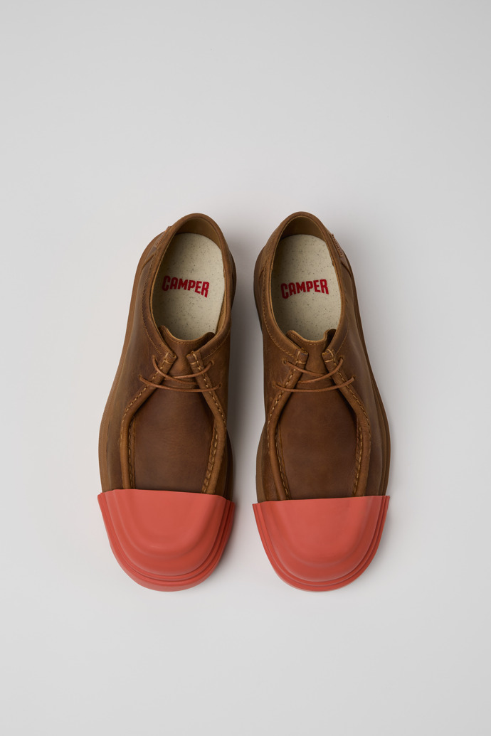 Camper Junction - Zapato marrón para hombre fabricado en piel regenerativa.