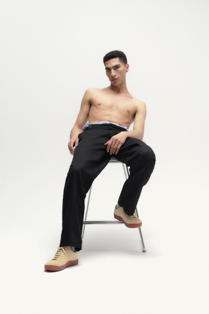 Camper Peu Terreno - Zapato beige de piel nobuk para hombre.