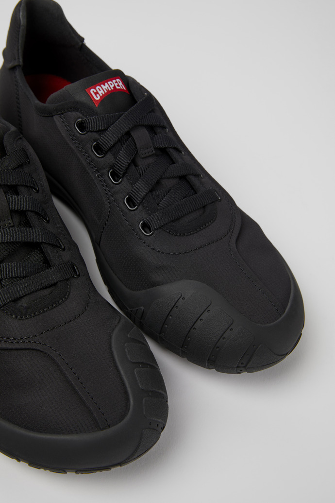 Camper Peu Path - Zapatillas negras para mujer fabricadas con PET reciclado.