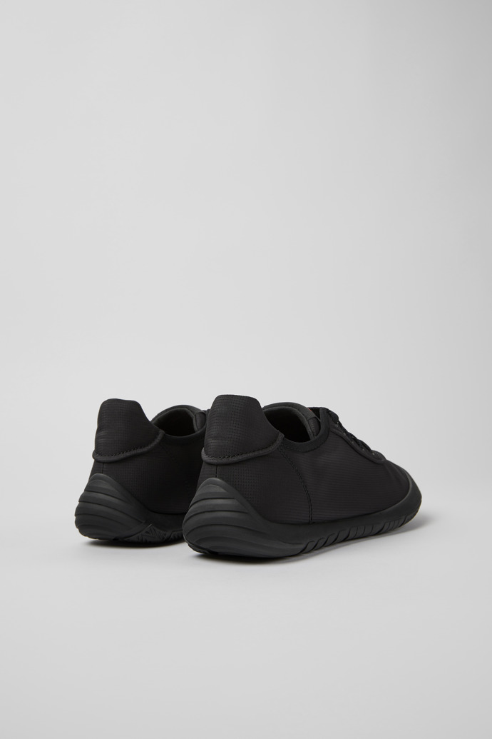 Camper Peu Path - Zapatillas negras para mujer fabricadas con PET reciclado.