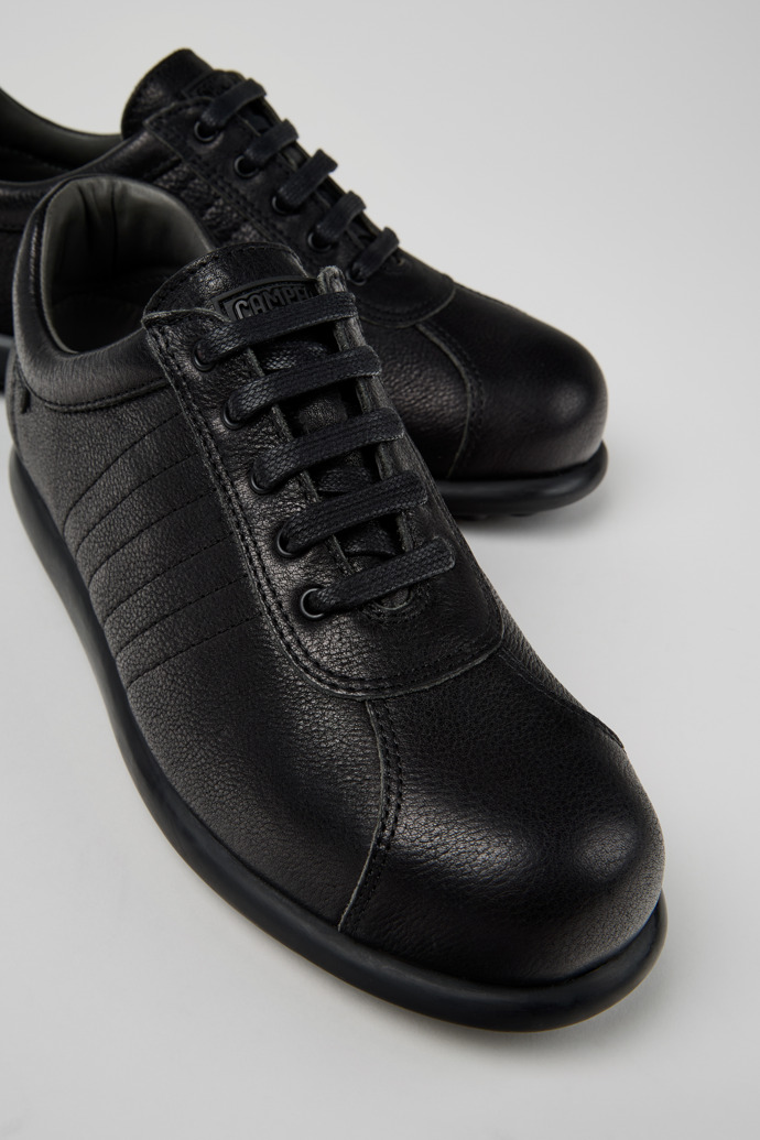 Camper Pelotas Festival Edition - Zapatillas negras icónicas para mujer.