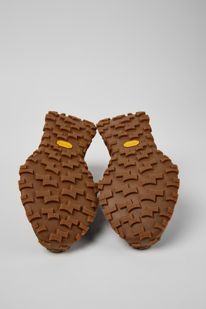 Camper Drift Trail - Zapatilla negra y gris para mujer fabricada con PET y piel reciclados.