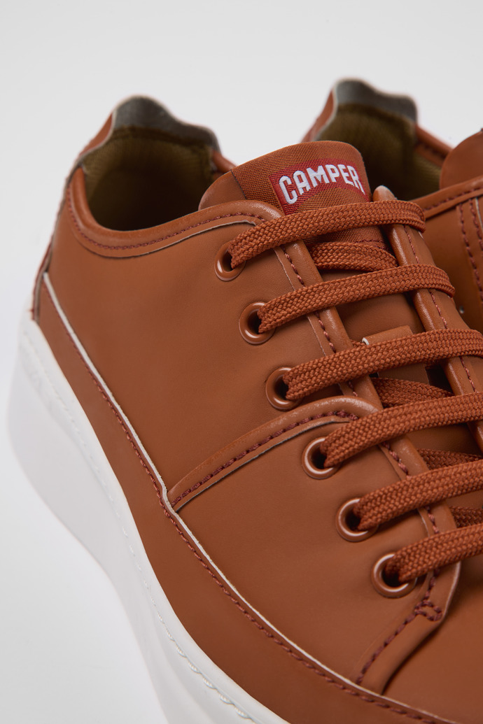 Camper Twins - Zapatillas rojas y coloridas de piel reciclada para mujer.