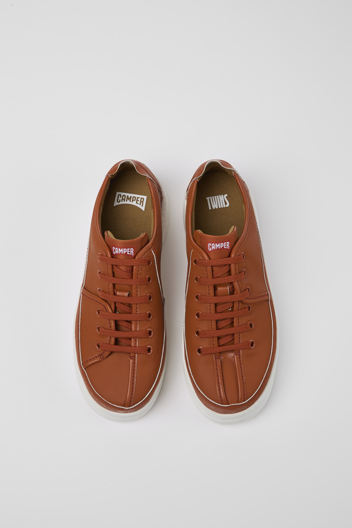 Camper Twins - Zapatillas rojas y coloridas de piel reciclada para mujer.